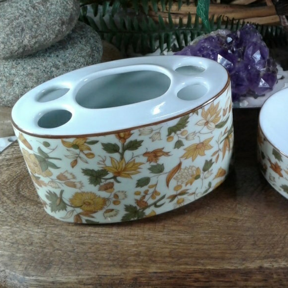 Seventies Floral Soap and Toothbrush Holder Set